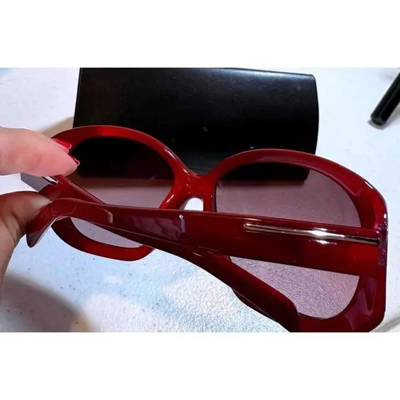 Fendi Vintage Oversized Sunglasses - Bold Red Style - Picture 3 of 3